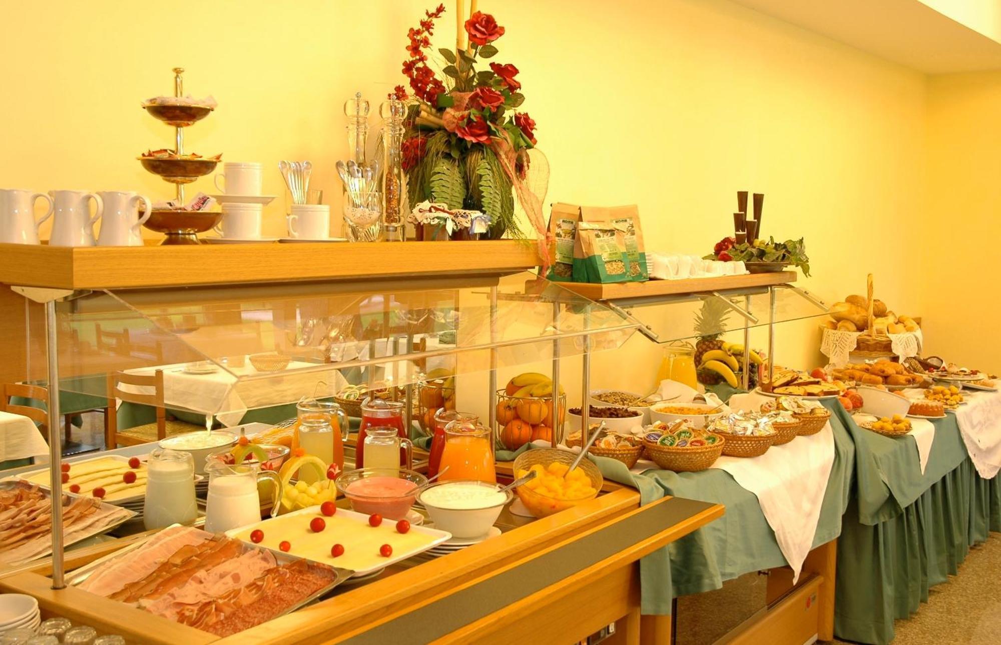 Hotel Elisabetta Torbole Sul Garda Ngoại thất bức ảnh
