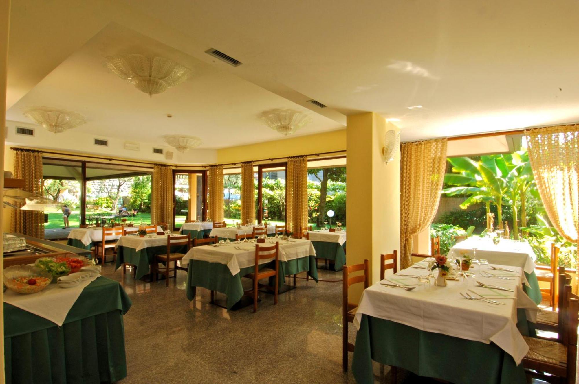 Hotel Elisabetta Torbole Sul Garda Ngoại thất bức ảnh